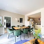 Peaceful City Garden Apartment