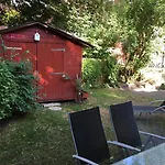Peaceful City Garden Apartment