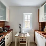 Comfortable Room In Central Location