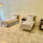 Sanierte 5 Zimmer Luxus Standard Apartment Auf 350Qm