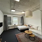 35 Qm Grosses Apartment Mit Eigenem Badezimmer In Den Elbvororten