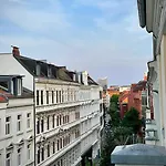 100 Qm Altbau-Wohnung Mitten Im Zentrum