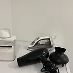 Apartment Kranich Mit 3 Zimmern, Top Infrastrukturlage Hh Langenhorn, Naehe Airport, Boxspringbetten Und Arbeitsplaetzen Mit Glasfaser Wlan