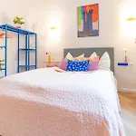Retropop Design Apartment , Designerzimmer Fuer Je 2 Personen, Top Lage, Wifi