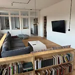 Gemuetliches Film-Loft-Atelier