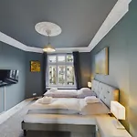 Art Apartments