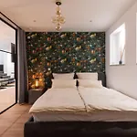 Urban Wave Apartment II