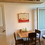 Zentrales Zimmer Mit Eigenem Balkon