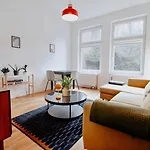 Stilvolle Und Zentrale Wohnung