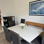 Schoenes Und Modernes Haus In Hamburg-Billstedt