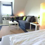 Großes helles Zimmer + eigenes Bad