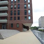 Harry Potter Musical fußläufig erreichbar, großes Zimmer mit Balkon, am Kanal, sehr zentral, Hafencity nah