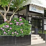 La Petite Perle