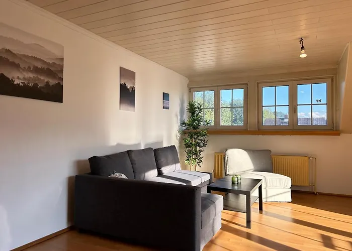 Four Bedroom Apartment In Hamburg, Kanzlerhof 3