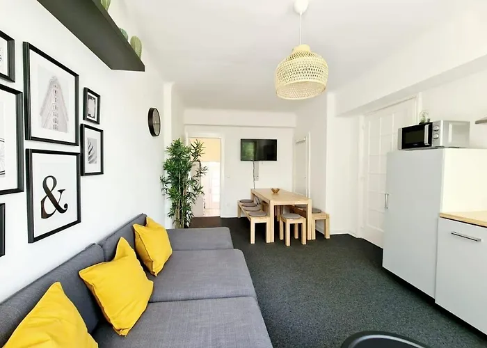 Spacious Apt For 8 In Great Location