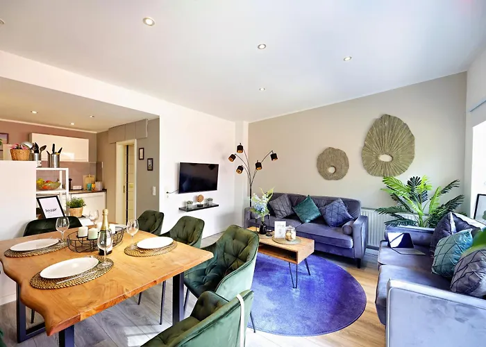 Peaceful City Garden Apartment