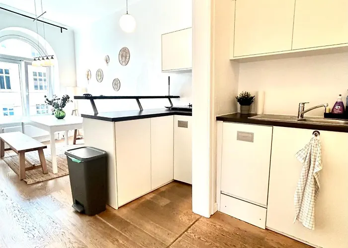 Central Apartment For Up To 10 Guests