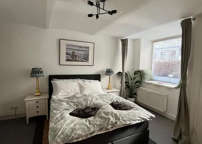 Charmante Souterrain Altbau Wohnung In Alsternaehe