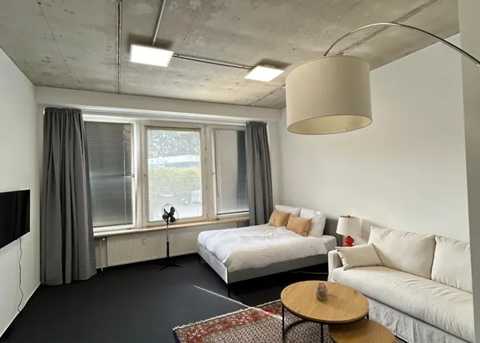 35 Qm Grosses Apartment Mit Eigenem Badezimmer In Den Elbvororten