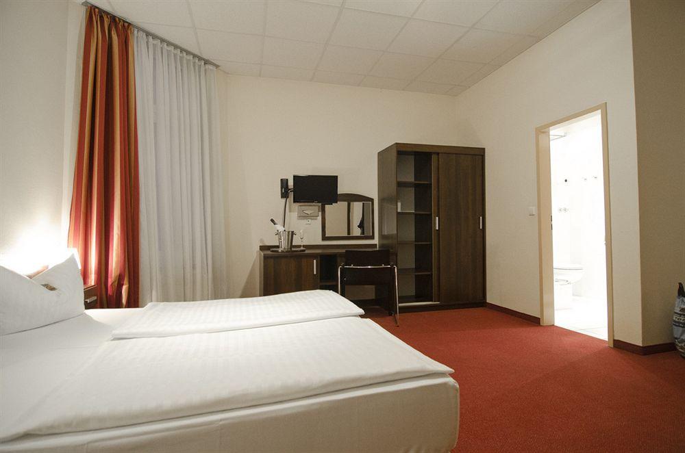 Hotel Polo Am Zob 3*
