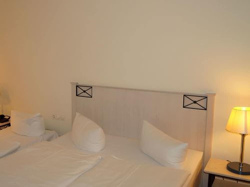 Entree Gross Borstel Garni Hotel