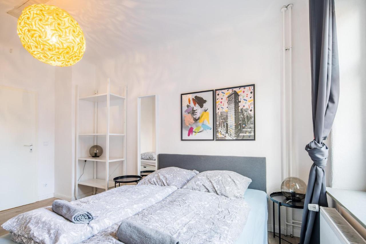 Spacious 2 Bedroom Close To Stadtpark Apartment