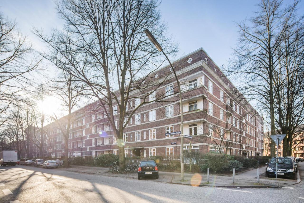 Spacious 2 Bedroom Close To Stadtpark Apartment