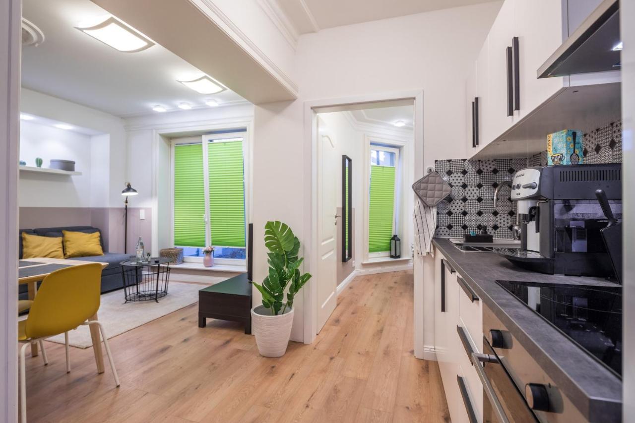 Generous Family-apartment With Two Seperate Bedrooms Close To The U-bahn Apartment