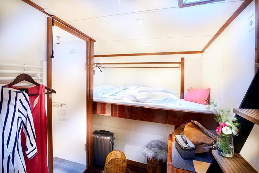 Segelschiff Loth Lorien Botel 3*