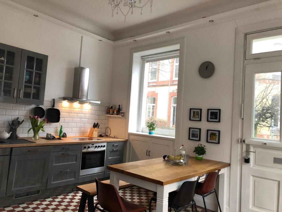 Grosszuegige Altbauwohnung In Bestlage Lejlighed
