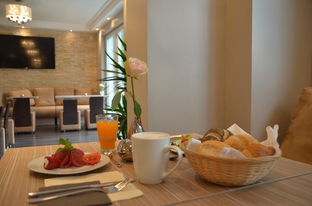 Hotel My