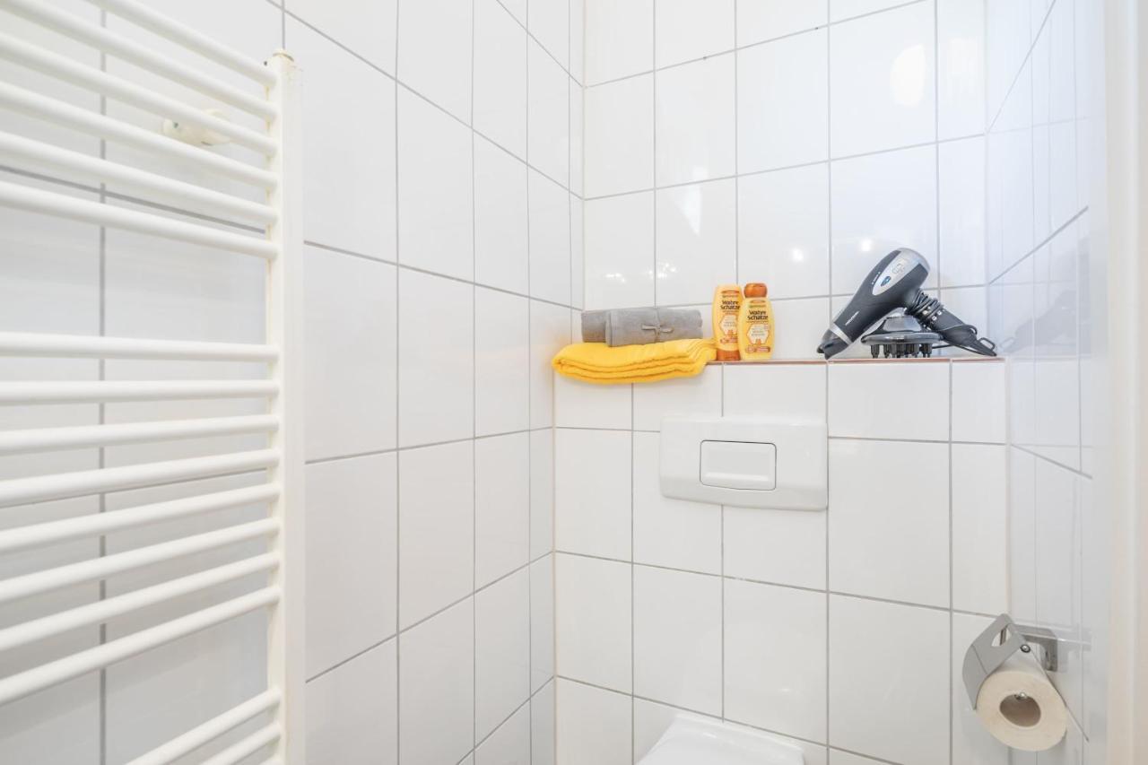 Beautiful For 9 With 2 Bedroom & Cosy Kitchen Apartment Hamburg