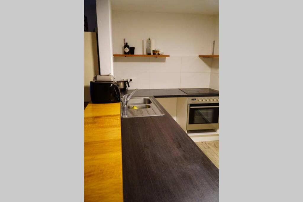 Gemuetliche 3-zkb Wc Souterrainwohnung In Bestlage Lejlighed