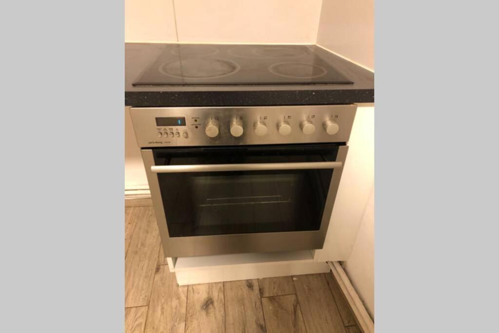 Gemuetliche 3-zkb Wc Souterrainwohnung In Bestlage Lejlighed