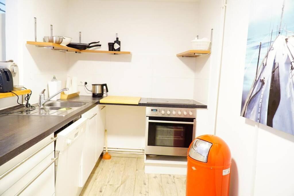 Gemuetliche 3-zkb Wc Souterrainwohnung In Bestlage * Hamborg