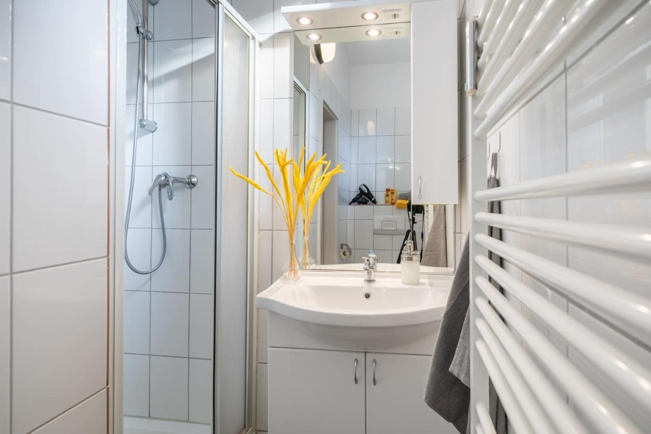 Apartment Beautiful For 9 With 2 Bedroom & Cosy Kitchen Hamburg