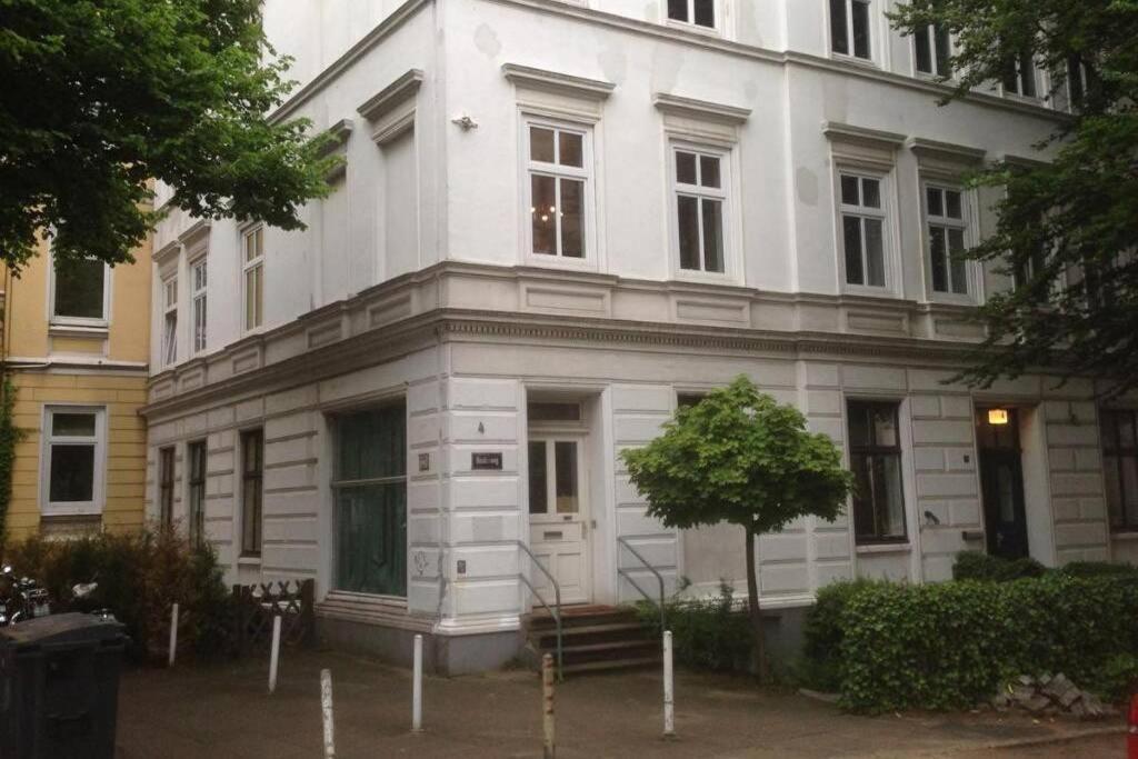 Großzügige Altbauwohnung In Bestlage Hamburg