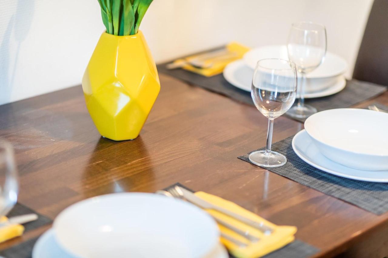 Apartment Beautiful For 9 With 2 Bedroom & Cosy Kitchen *
