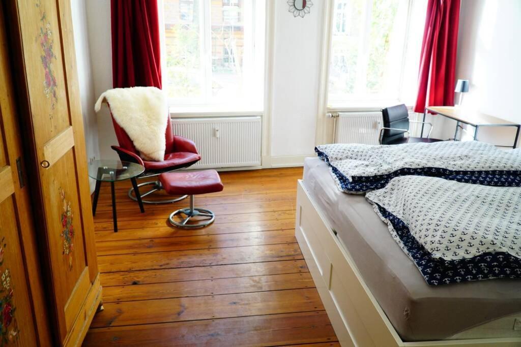 Großzügige 185m2-altbauwohnung In Bestlage 7zimmer-2bäder-2küchen-2wcs * Hamburg