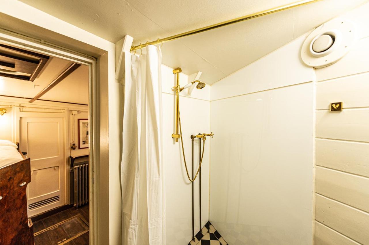 Feuerschiff Hotel *
