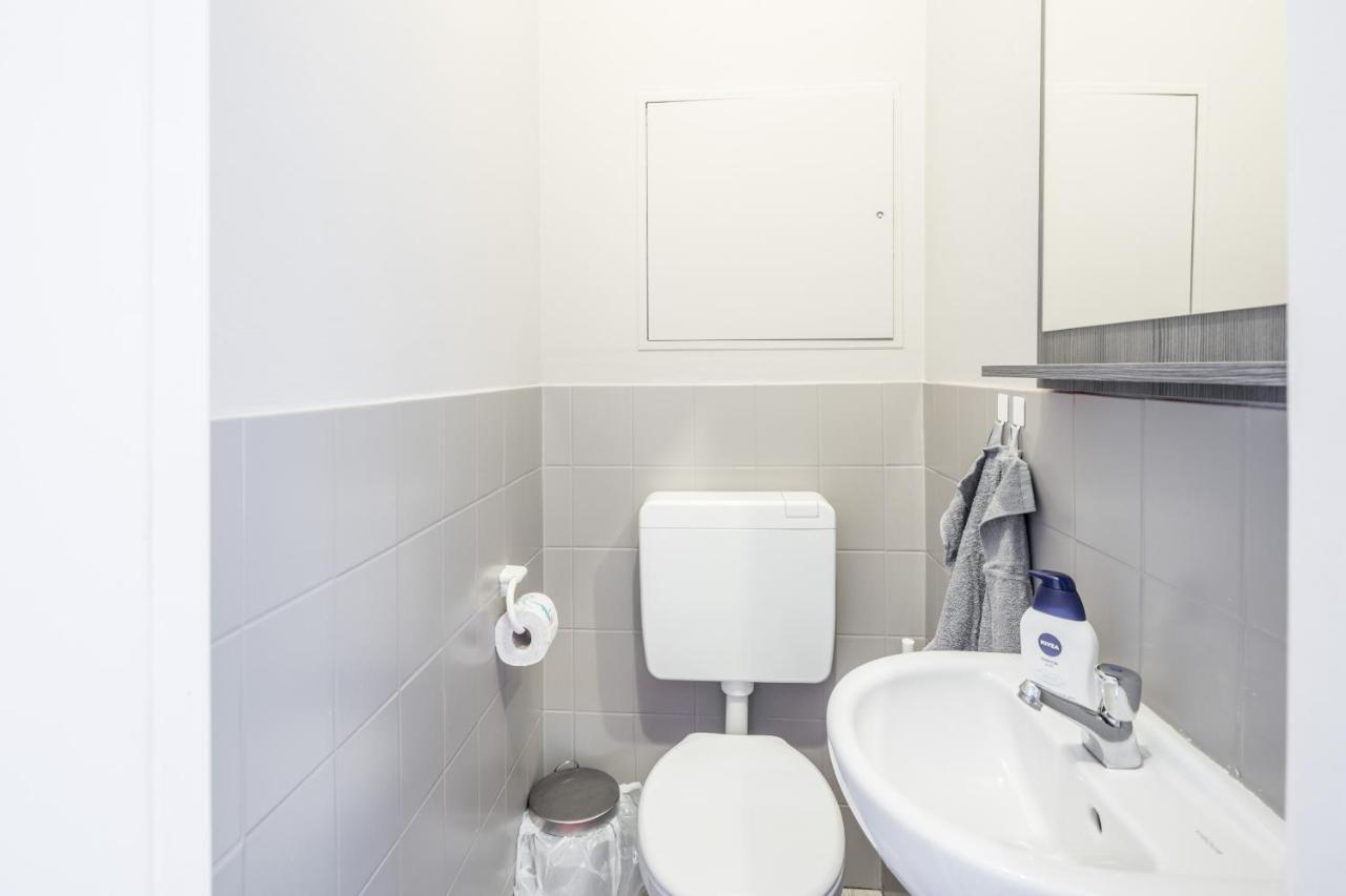 Spacious With 2 Bedrooms * Hamburg