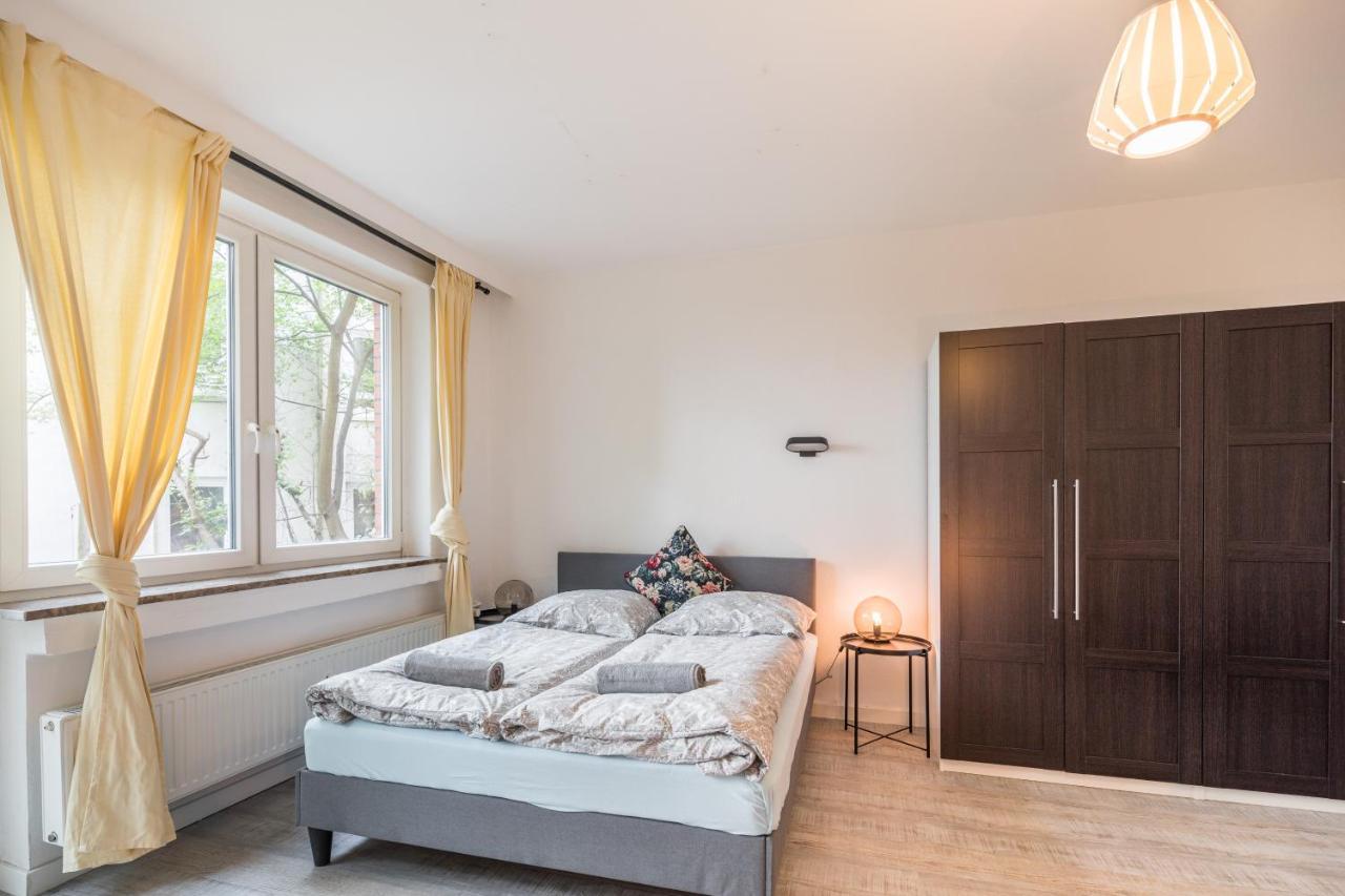 Spacious With 2 Bedrooms *