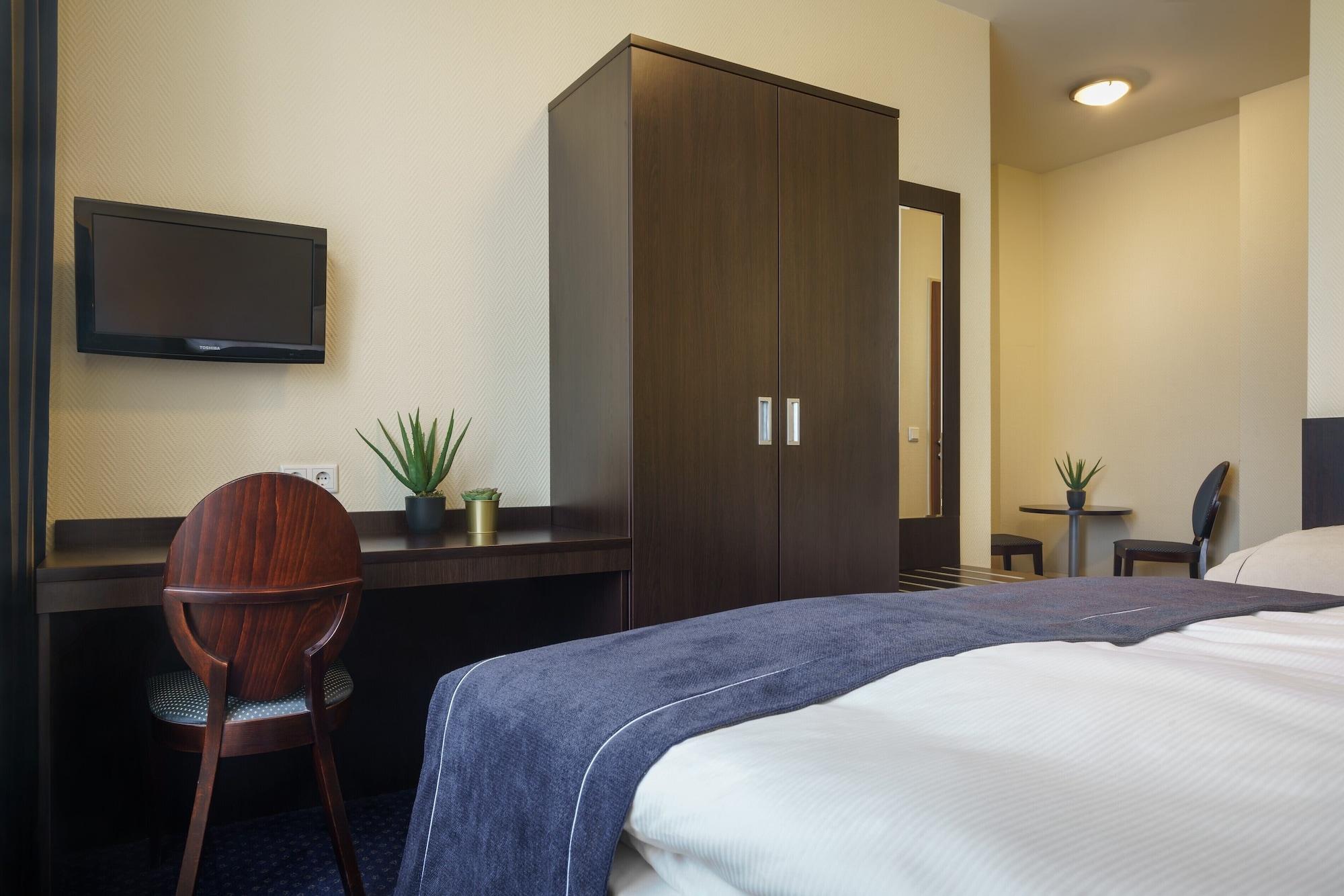 Continental Hauptbahnhof 3*