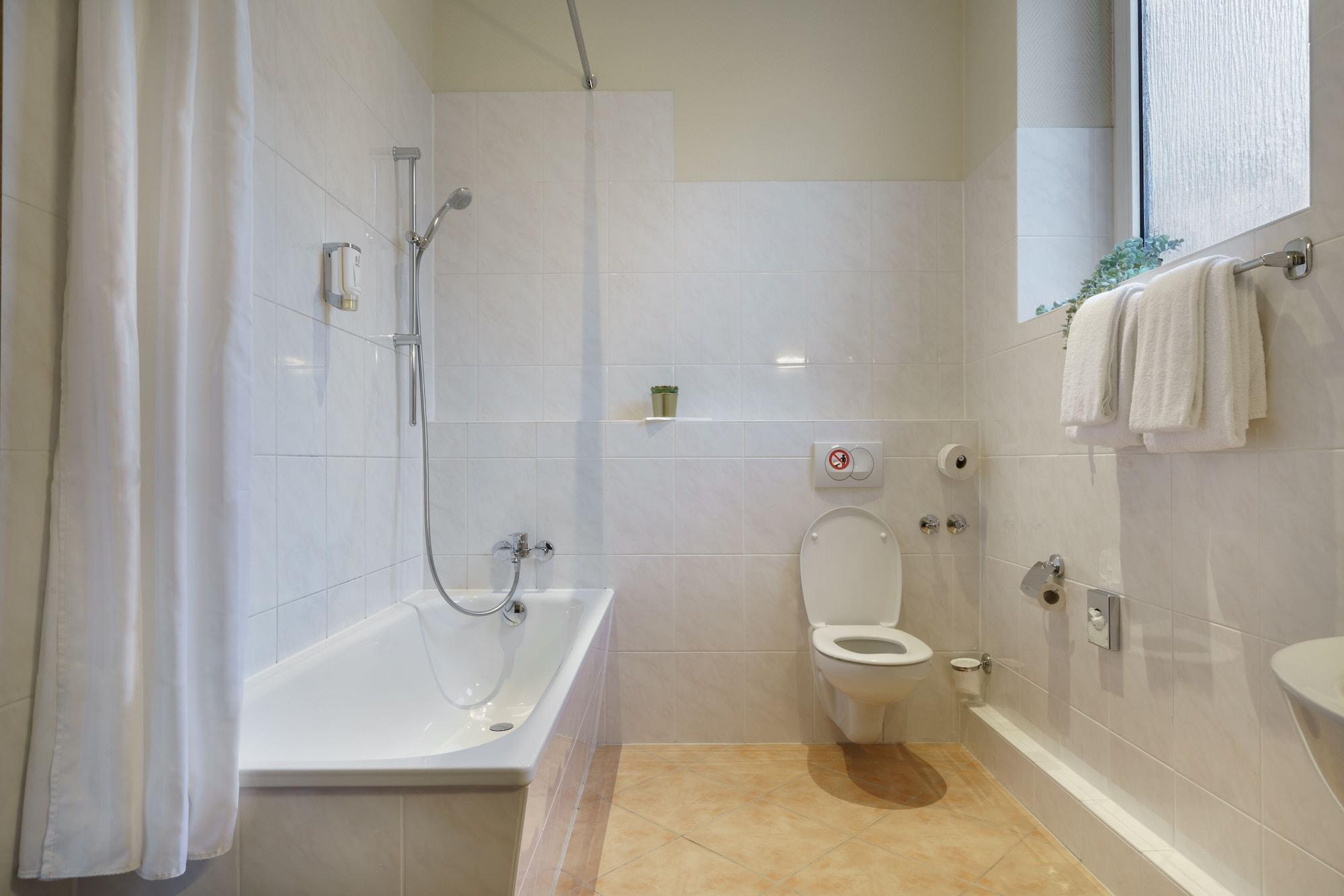 Continental Hauptbahnhof 3*