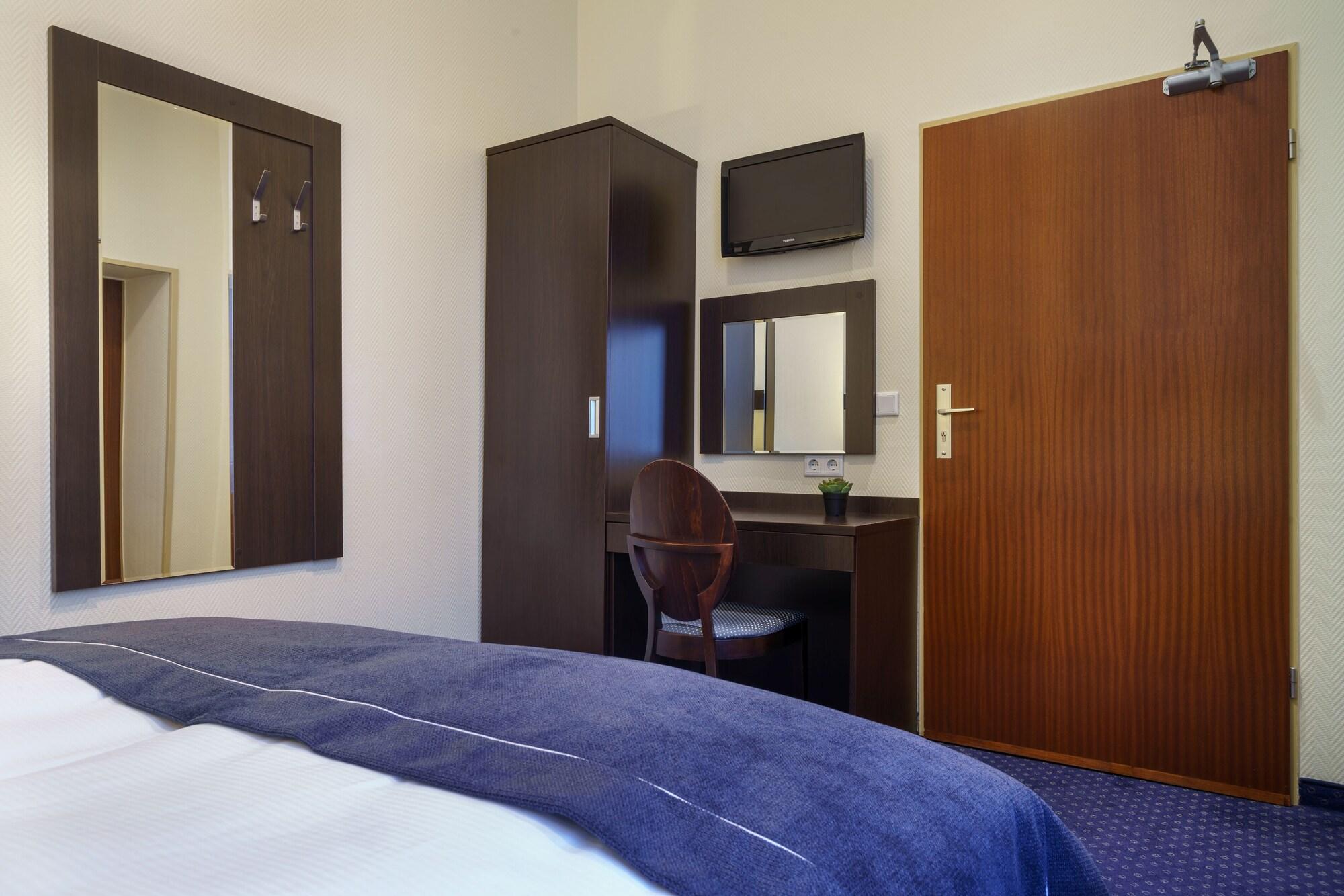 Continental Hauptbahnhof Hotel 3*