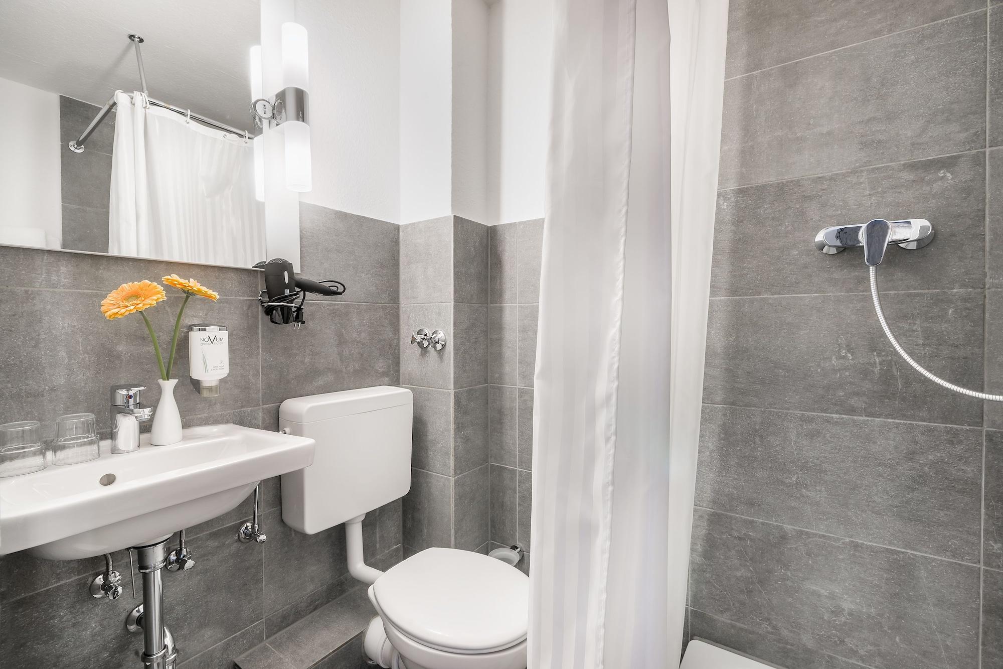 Signature Astoria Hotel 3*