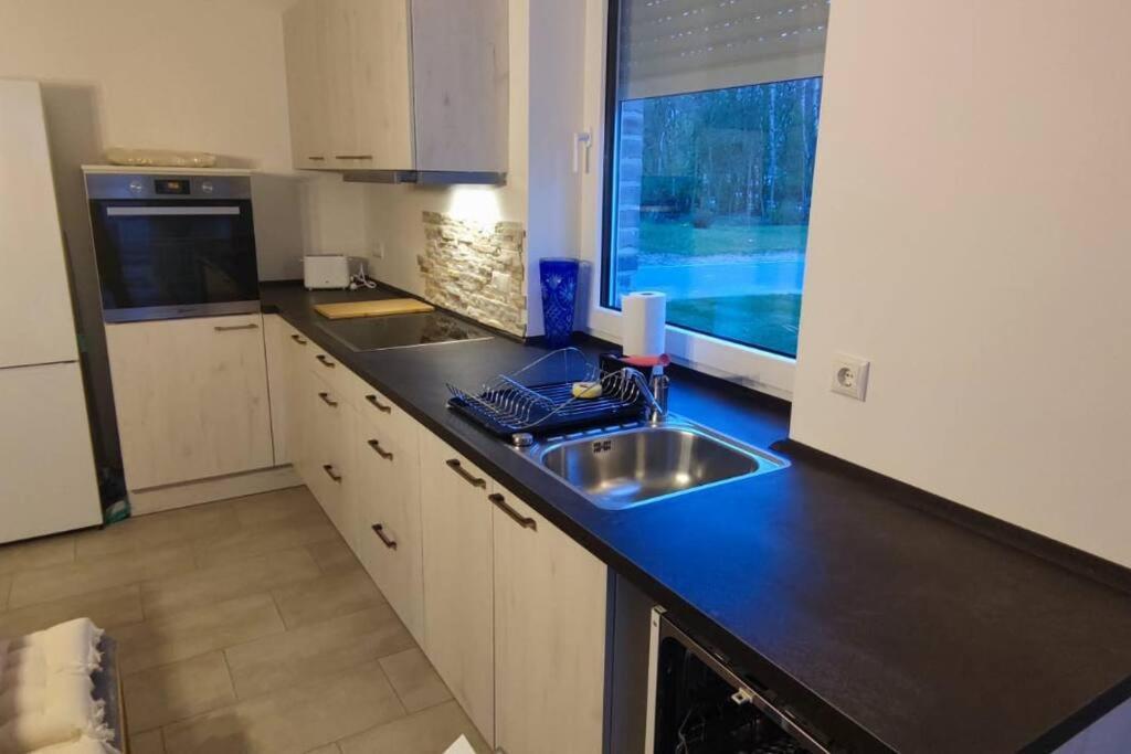 Apartment Neubau, Moderne Haushälfte In *