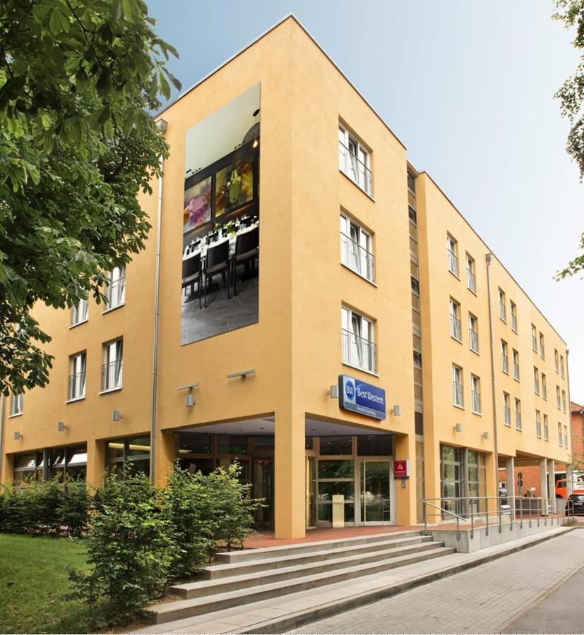 Western Plaza Hotel 4*