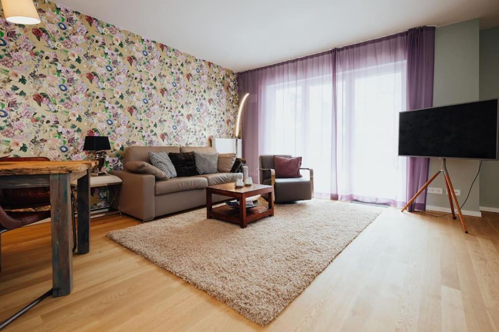Exklusiv, Zentral, Terrasse: 2-zi-app. Bis 4 Pers Apartment Hamburg
