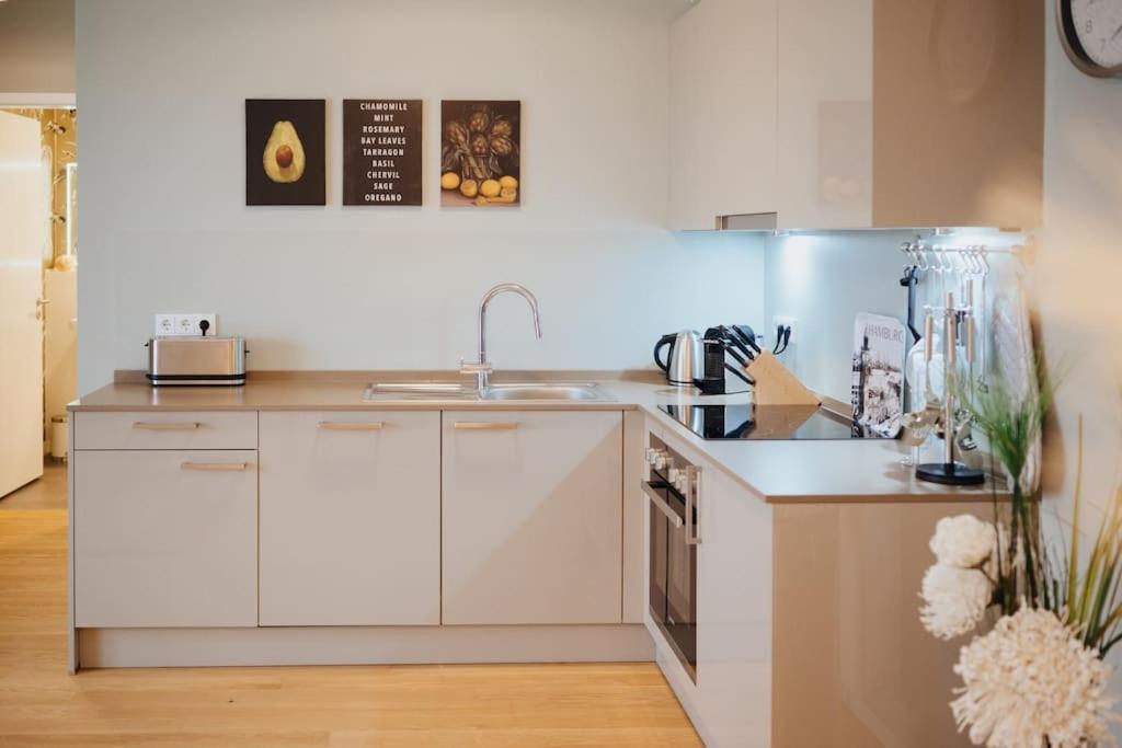 Apartment Exklusiv, Zentral, Terrasse: 2-zi-app. Bis 4 Pers Hamburg